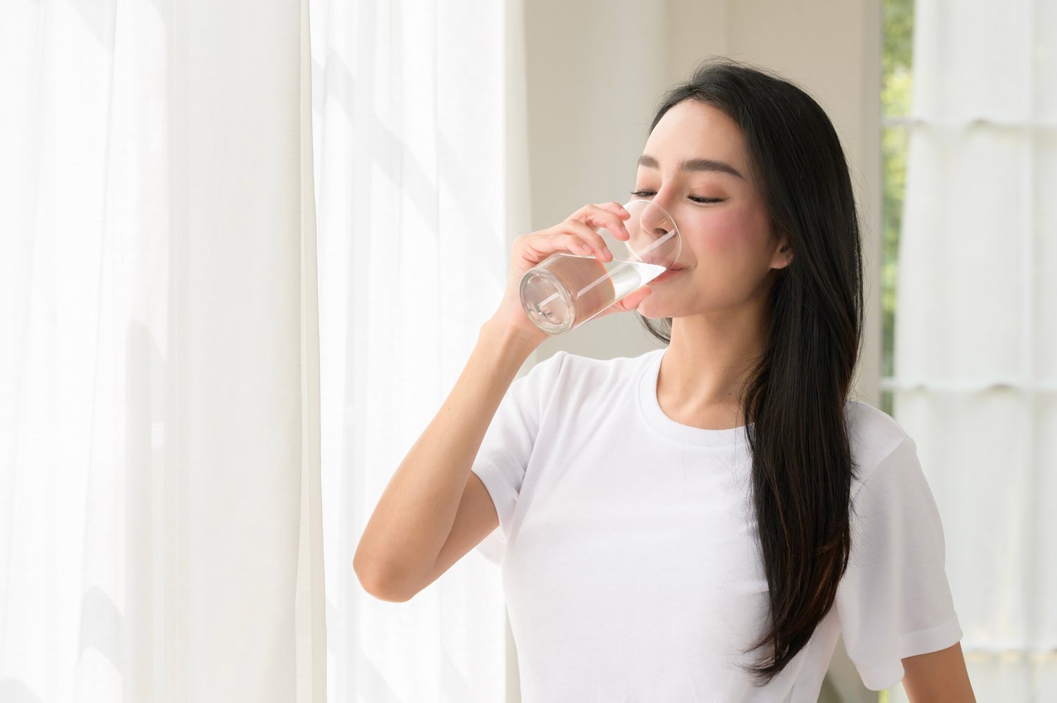 patient drinking water for UTI