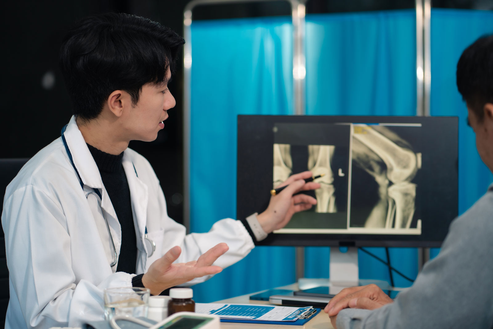 Doctor explaining to patient using joint imaging